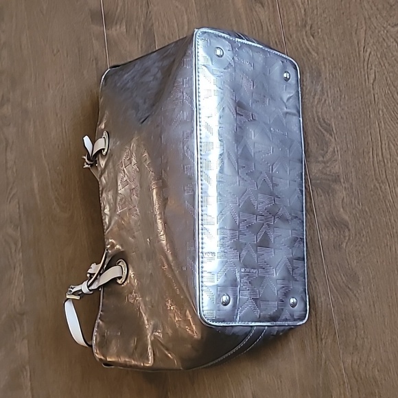 Michael Kors Gold Mirror Signature PVC and Leather Tote Gold tone large bag - Picture 2 of 16